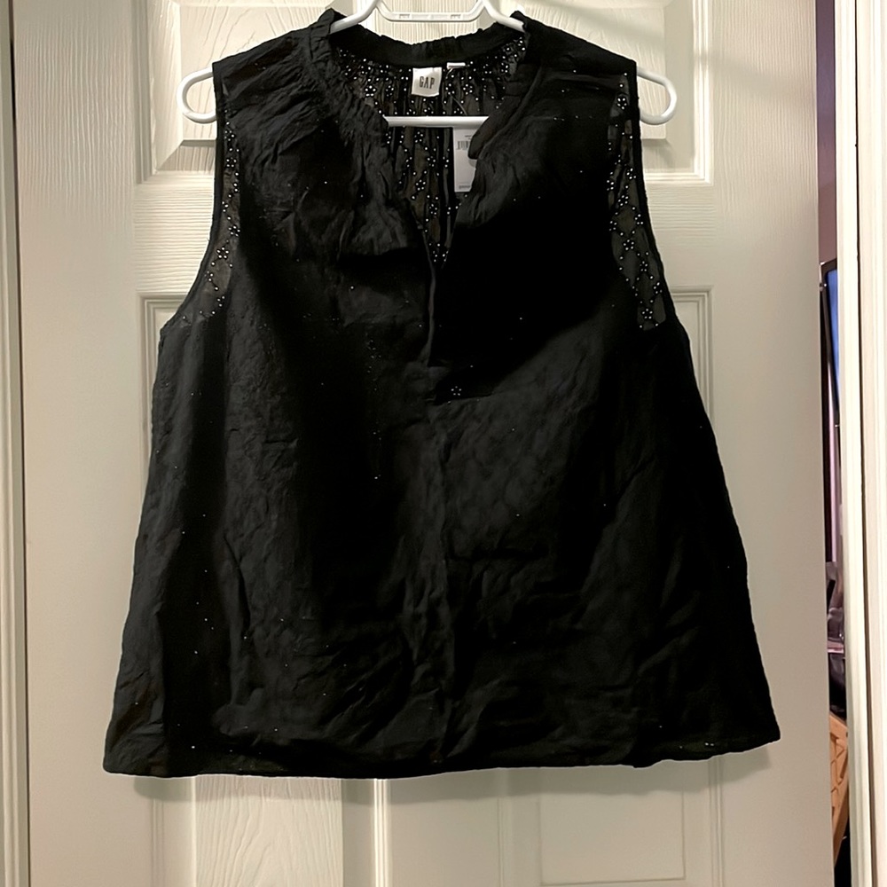 NWT GAP eyelet, split neck sleeveless shell